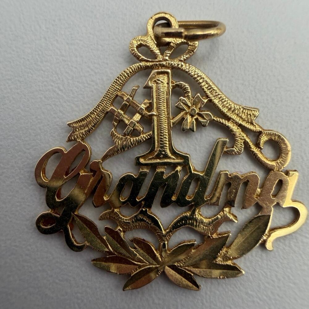 Vintage 14K Yellow Gold #1 Grandma Script Charm Pendant Estate Jewelry 1.00g